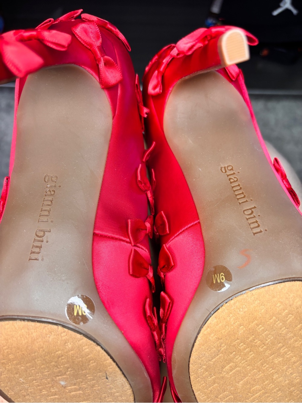 Gianni Bini Red Satin Pointed Pumps with All-Over Bow Detail - Picture 4 of 4